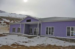 Gli edifici prefabbricati di Karmod sono di nuovo in cima: una nuova struttura per il centro sciistico di Ergan