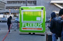 Le cabine di biglietteria di Flixbus di Karmod